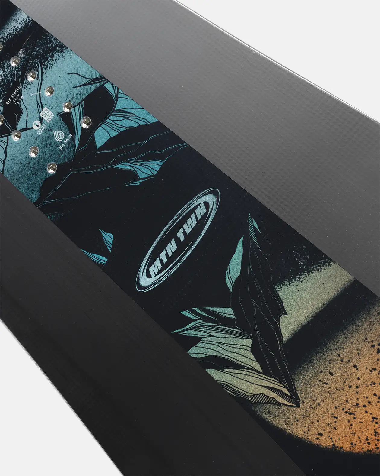 Mountain Twin Junior Snowboard - Image 9